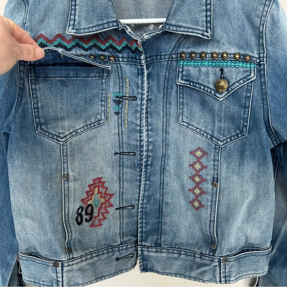 Double D Ranch Light Blue Denim Thunderbird Embroidered Jean Jacket - Picture 4 of 15